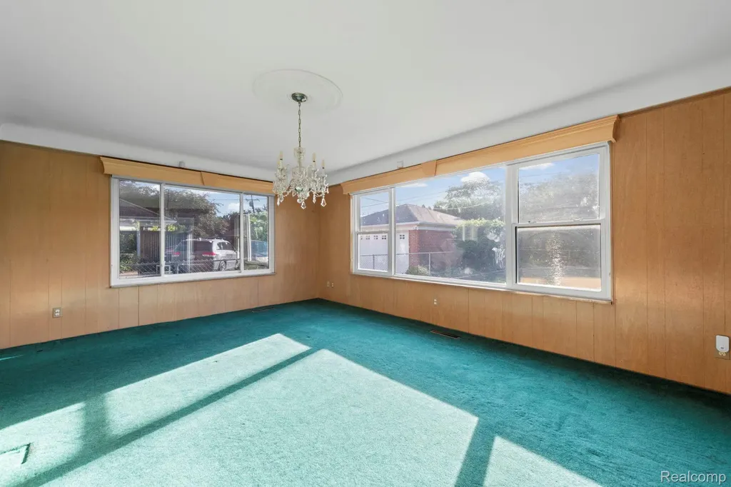 20085 Wedgewood Drive Grosse Pointe Woods City MI 48236