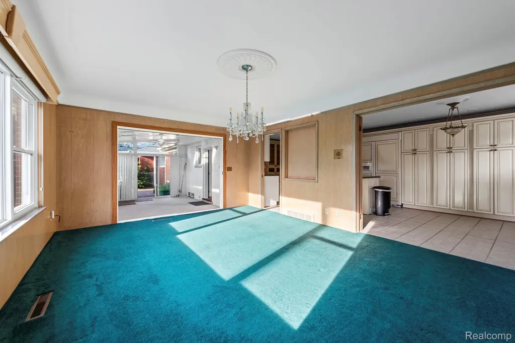 20085 Wedgewood Drive Grosse Pointe Woods City MI 48236