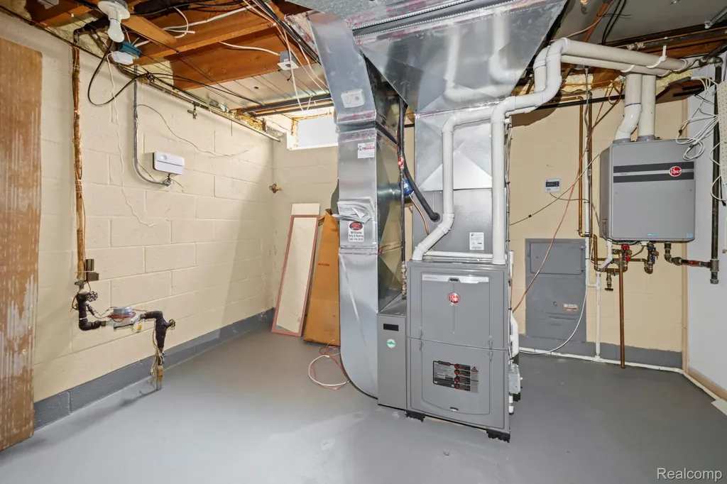 20085 Wedgewood Drive Grosse Pointe Woods City MI 48236