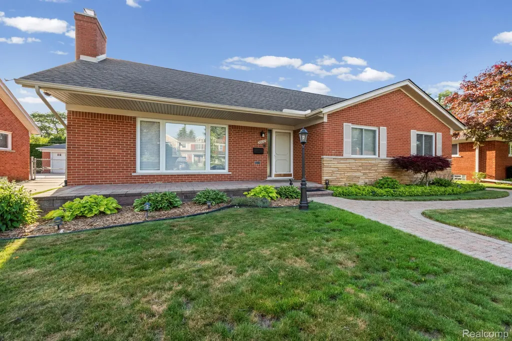 20085 Wedgewood Drive Grosse Pointe Woods City MI 48236