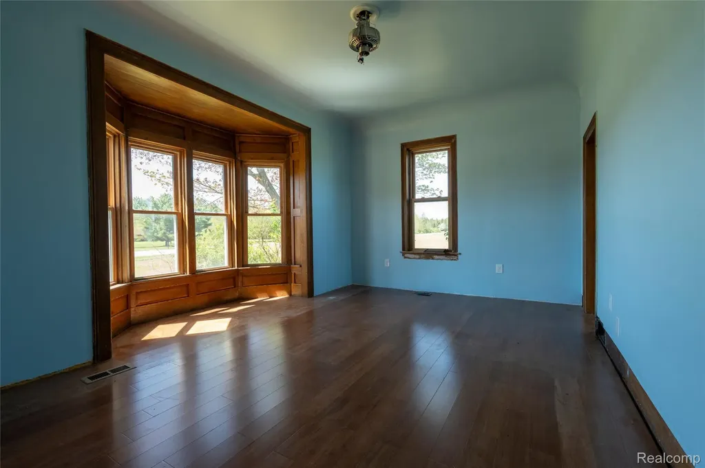 850 M-55 Tawas Township MI 48763