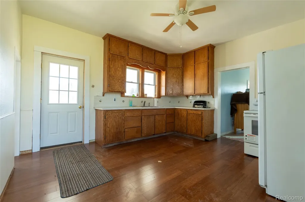 850 M-55 Tawas Township MI 48763