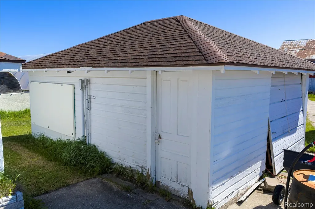 850 M-55 Tawas Township MI 48763