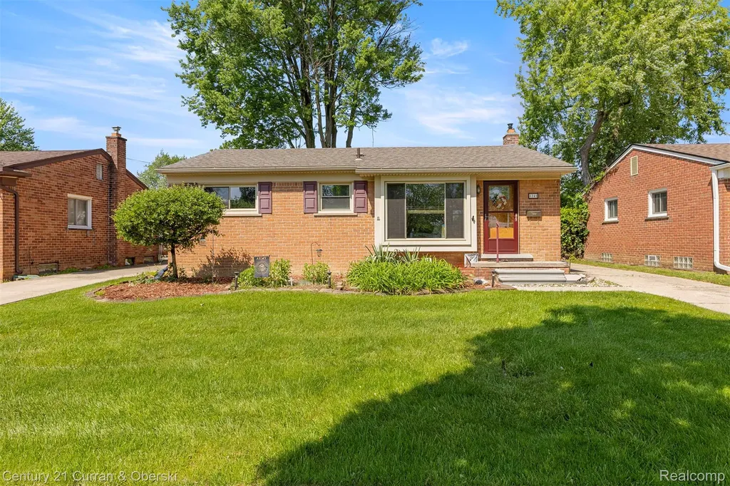 8245 N Hubbard Street Westland City MI 48185