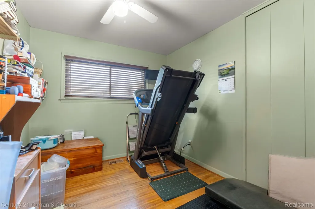 8245 N Hubbard Street Westland City MI 48185