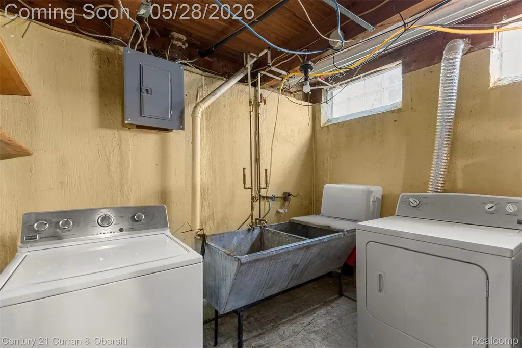 8245 N Hubbard Street Westland City MI 48185