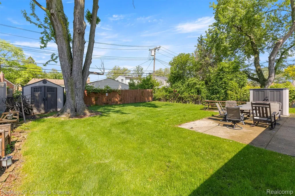 8245 N Hubbard Street Westland City MI 48185