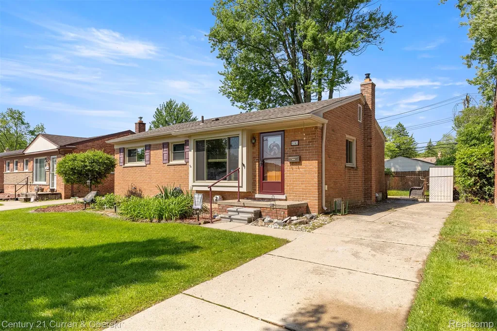 8245 N Hubbard Street Westland City MI 48185