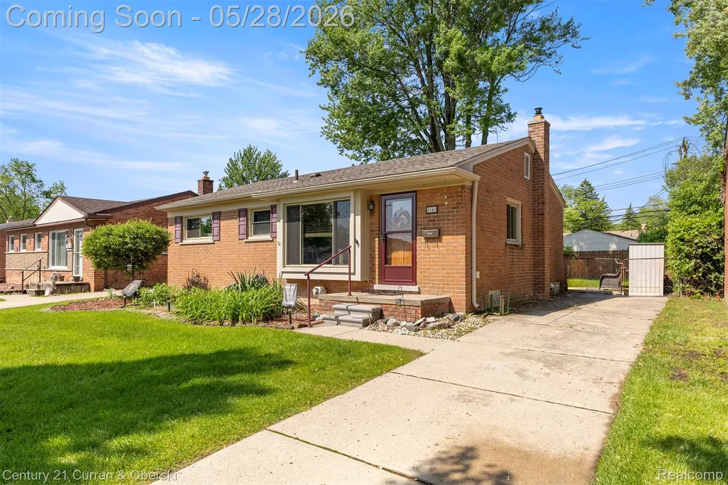 8245 N Hubbard Street Westland City MI 48185