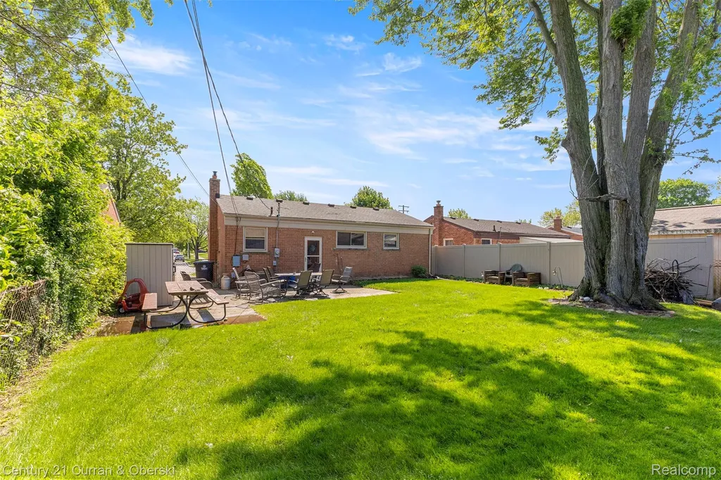 8245 N Hubbard Street Westland City MI 48185
