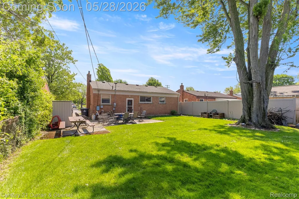 8245 N Hubbard Street Westland City MI 48185