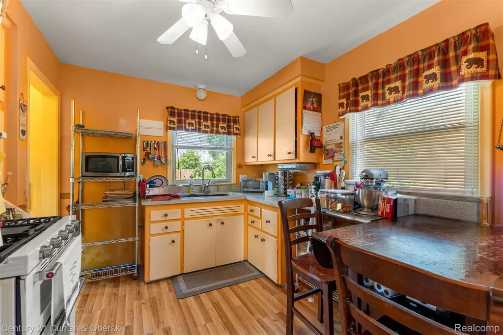 8245 N Hubbard Street Westland City MI 48185