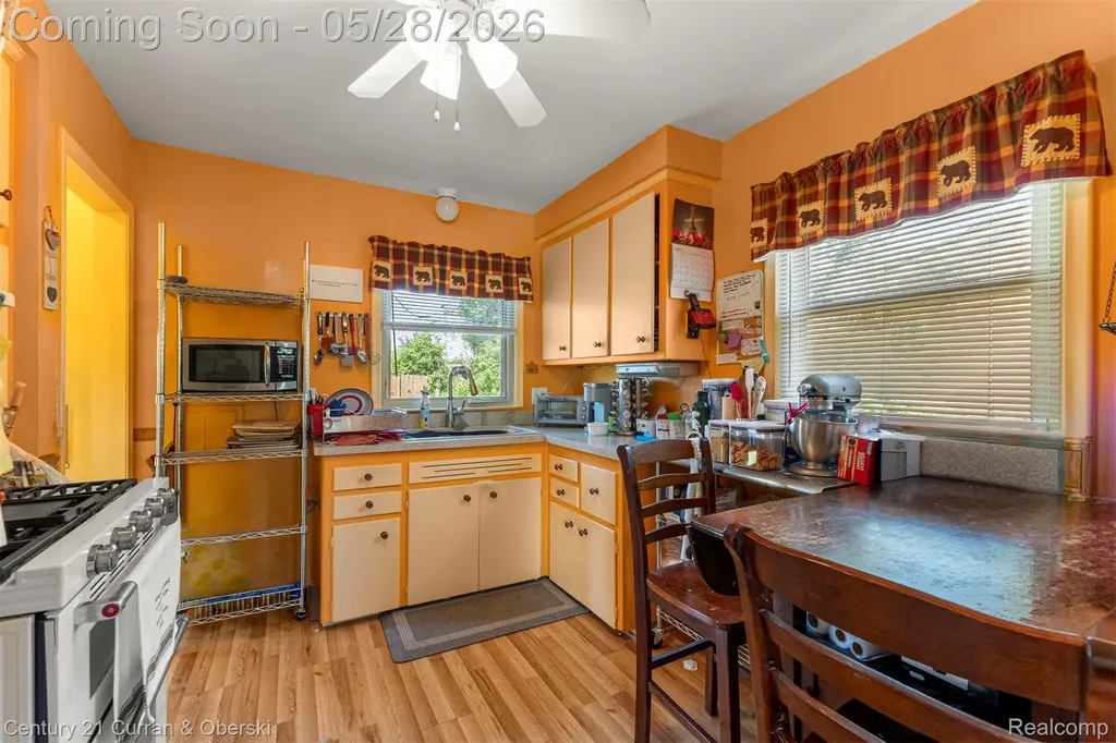 8245 N Hubbard Street Westland City MI 48185