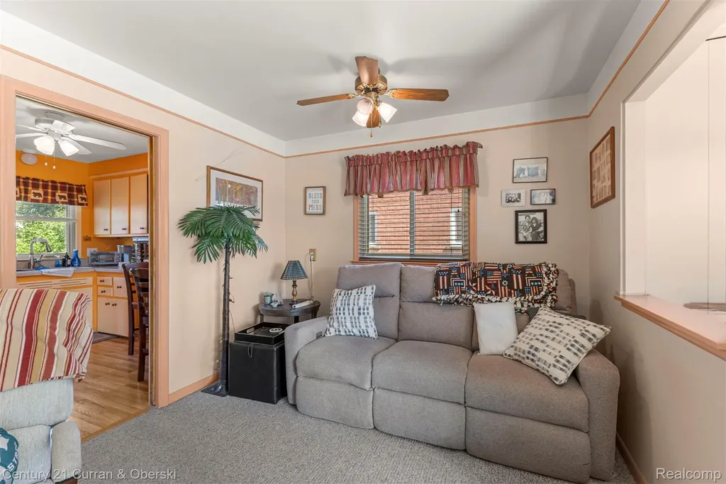 8245 N Hubbard Street Westland City MI 48185