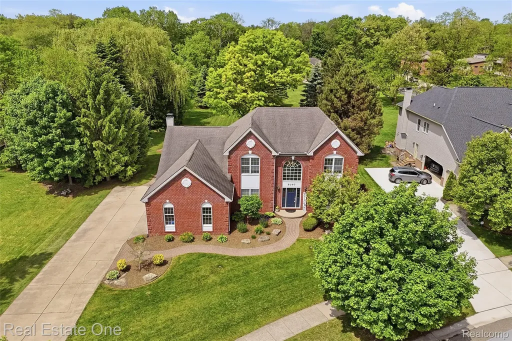 5097 Birkdale Drive Commerce Charter Township MI 48382