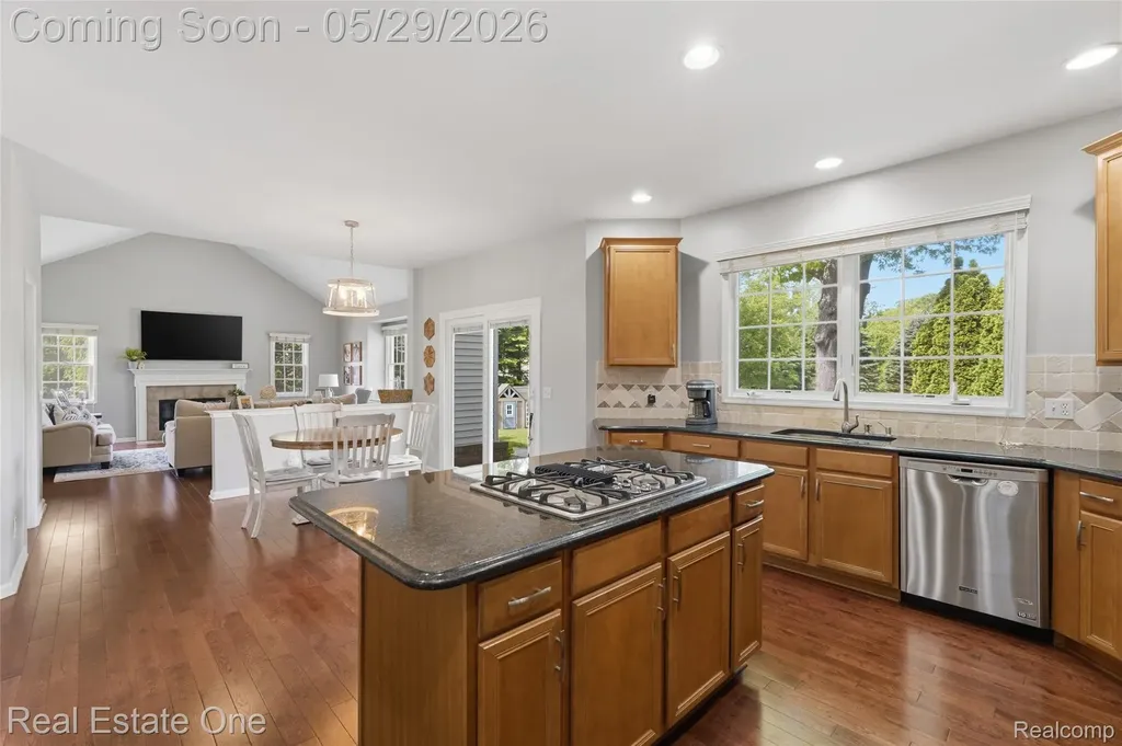 5097 Birkdale Drive Commerce Charter Township MI 48382