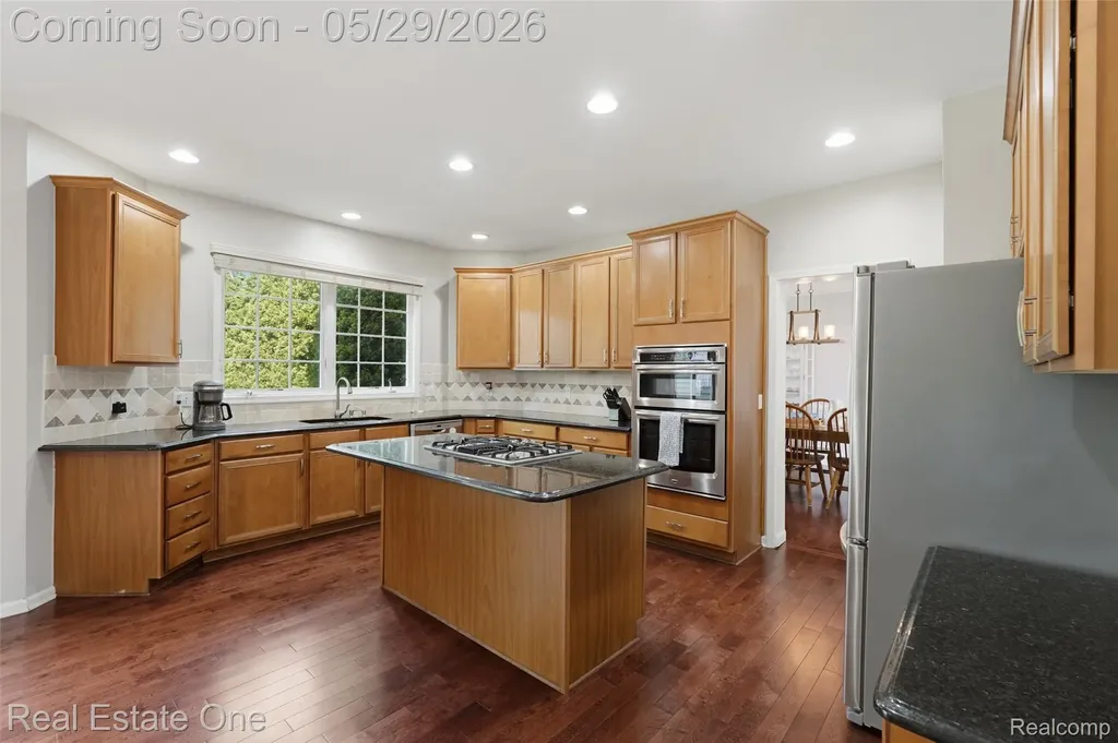 5097 Birkdale Drive Commerce Charter Township MI 48382