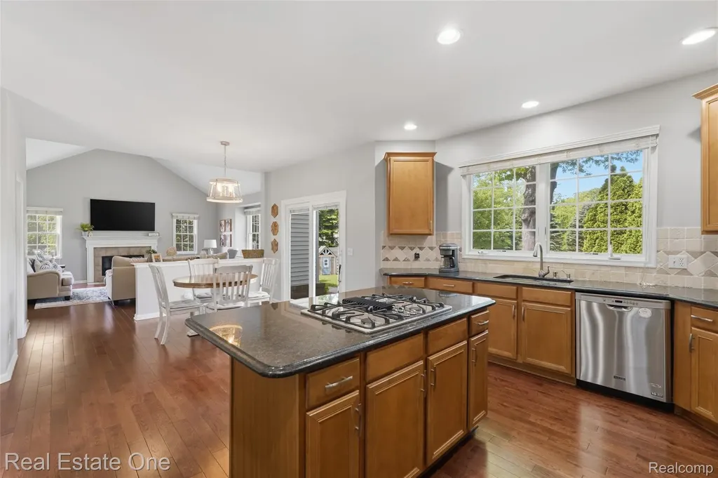5097 Birkdale Drive Commerce Charter Township MI 48382
