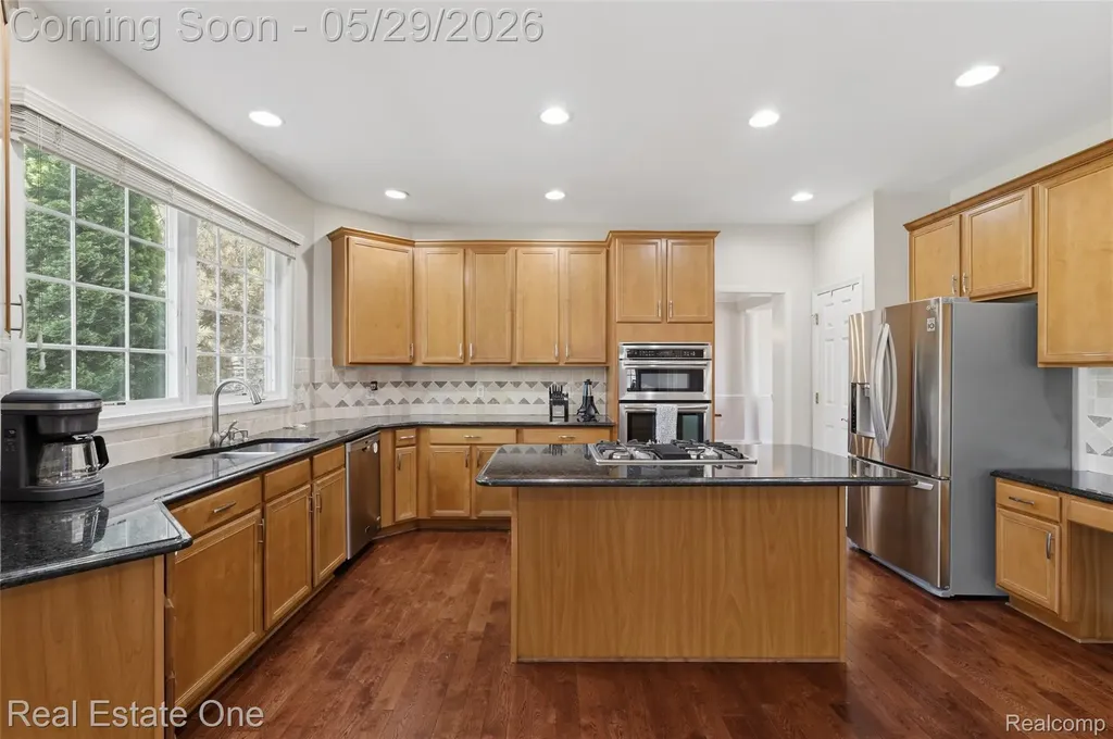 5097 Birkdale Drive Commerce Charter Township MI 48382