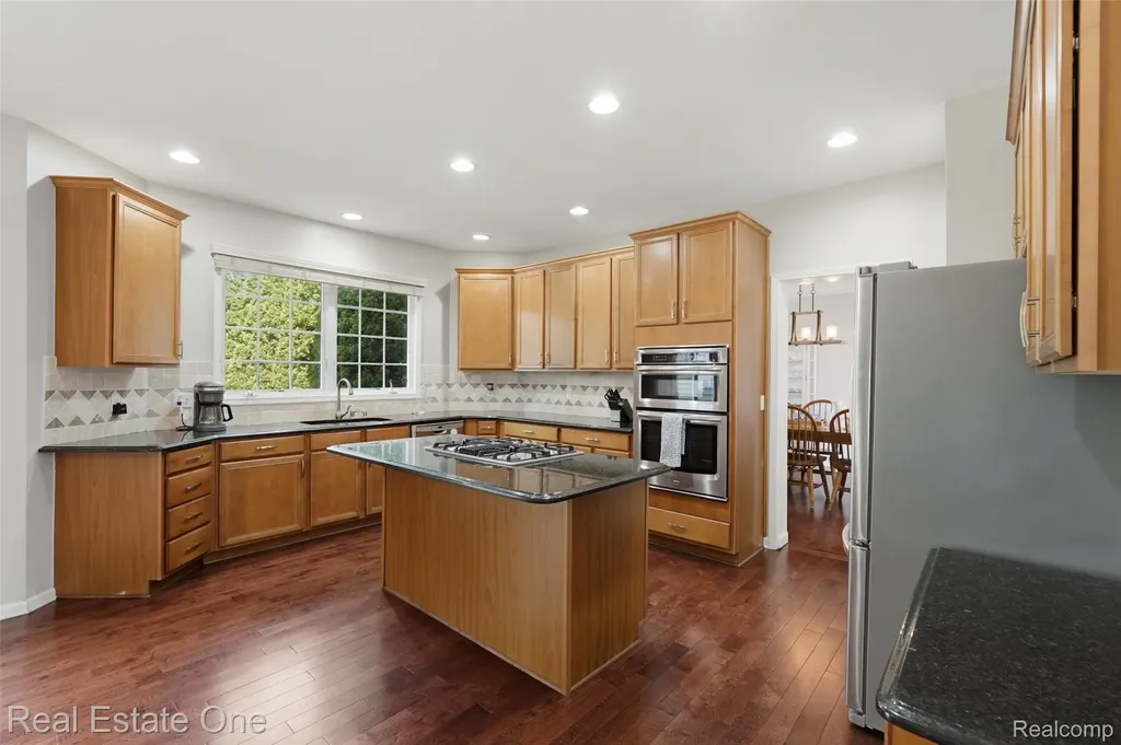 5097 Birkdale Drive Commerce Charter Township MI 48382