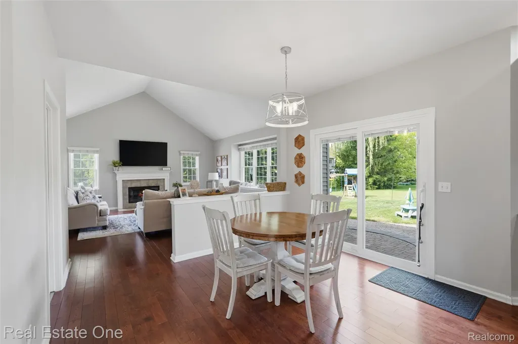 5097 Birkdale Drive Commerce Charter Township MI 48382