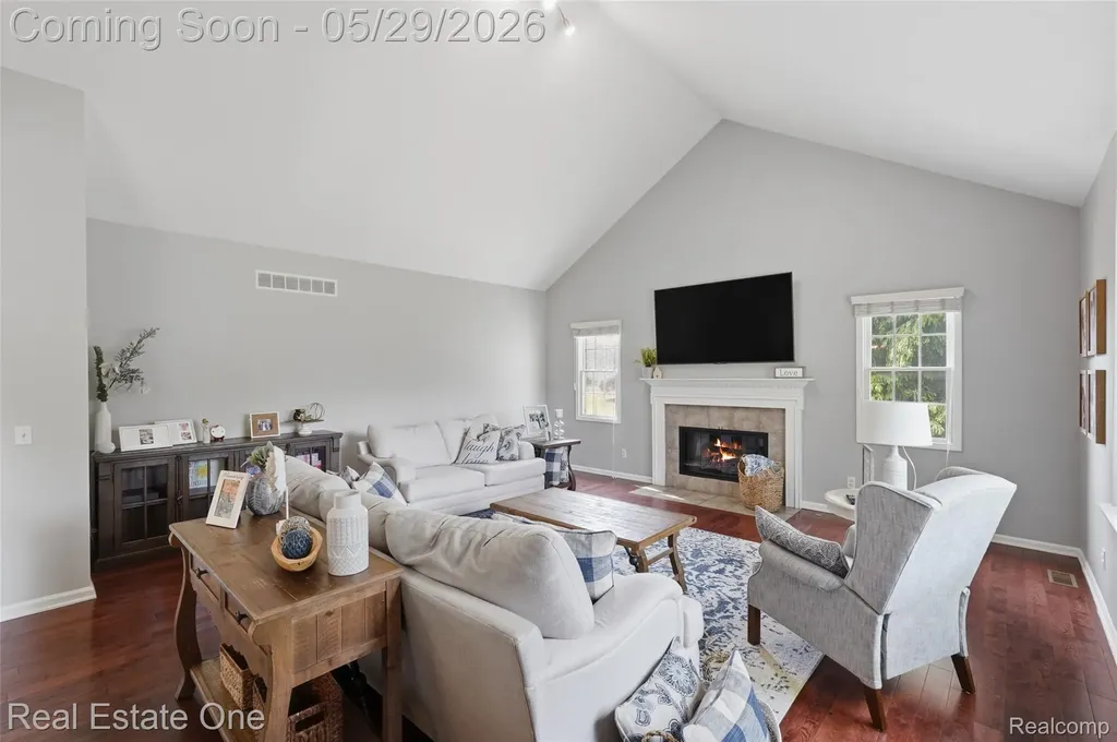 5097 Birkdale Drive Commerce Charter Township MI 48382