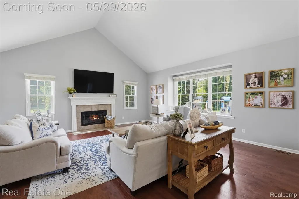 5097 Birkdale Drive Commerce Charter Township MI 48382