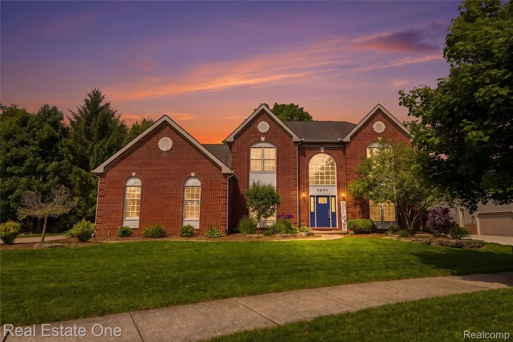 5097 Birkdale Drive Commerce Charter Township MI 48382
