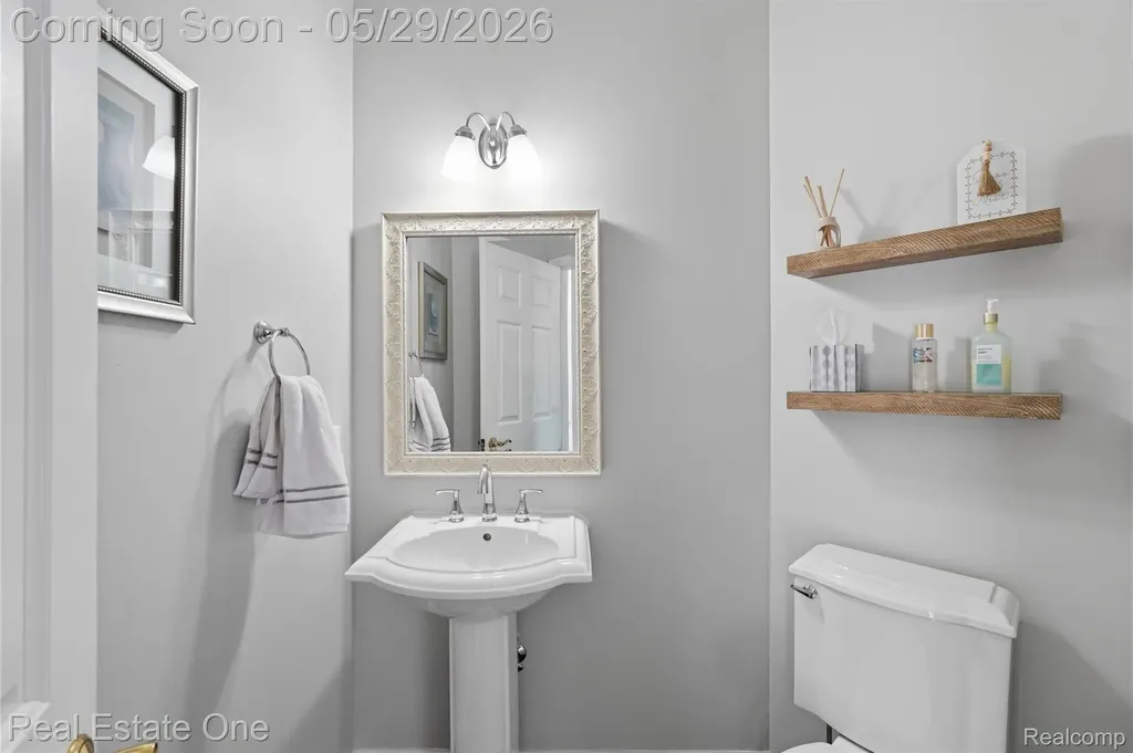 5097 Birkdale Drive Commerce Charter Township MI 48382