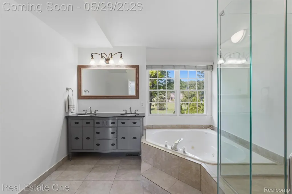 5097 Birkdale Drive Commerce Charter Township MI 48382