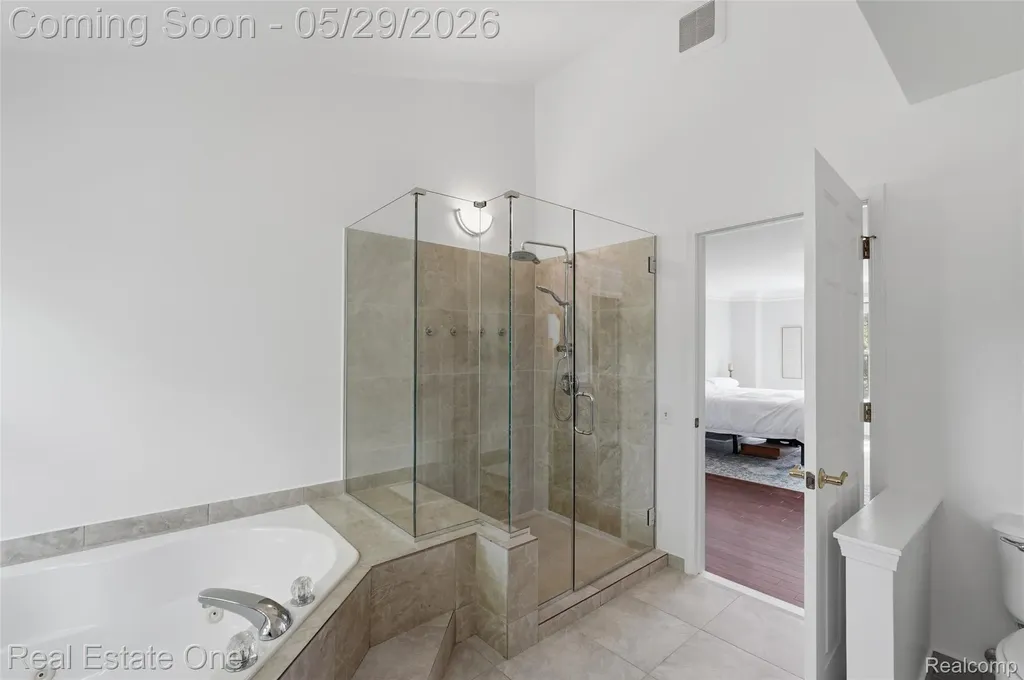 5097 Birkdale Drive Commerce Charter Township MI 48382