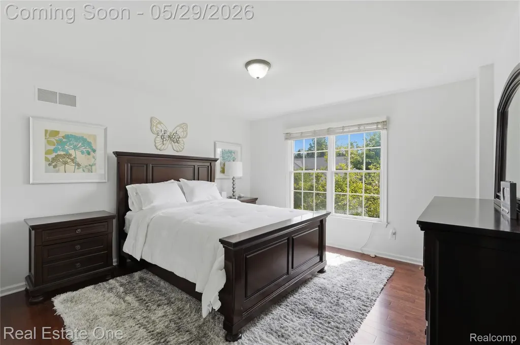 5097 Birkdale Drive Commerce Charter Township MI 48382
