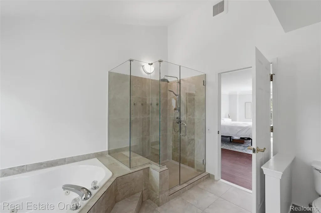 5097 Birkdale Drive Commerce Charter Township MI 48382