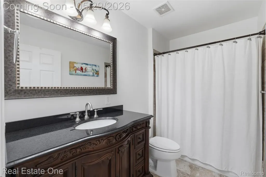5097 Birkdale Drive Commerce Charter Township MI 48382