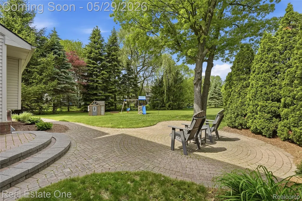 5097 Birkdale Drive Commerce Charter Township MI 48382
