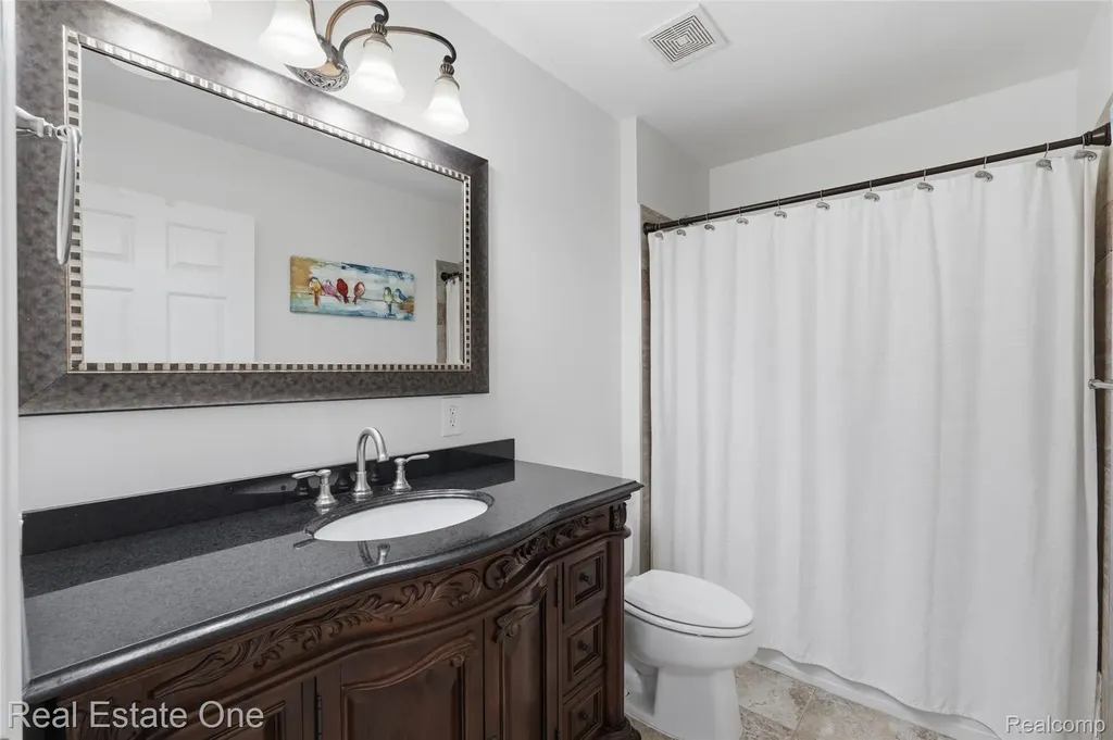 5097 Birkdale Drive Commerce Charter Township MI 48382