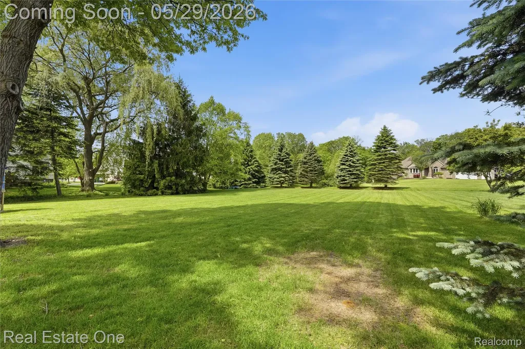 5097 Birkdale Drive Commerce Charter Township MI 48382