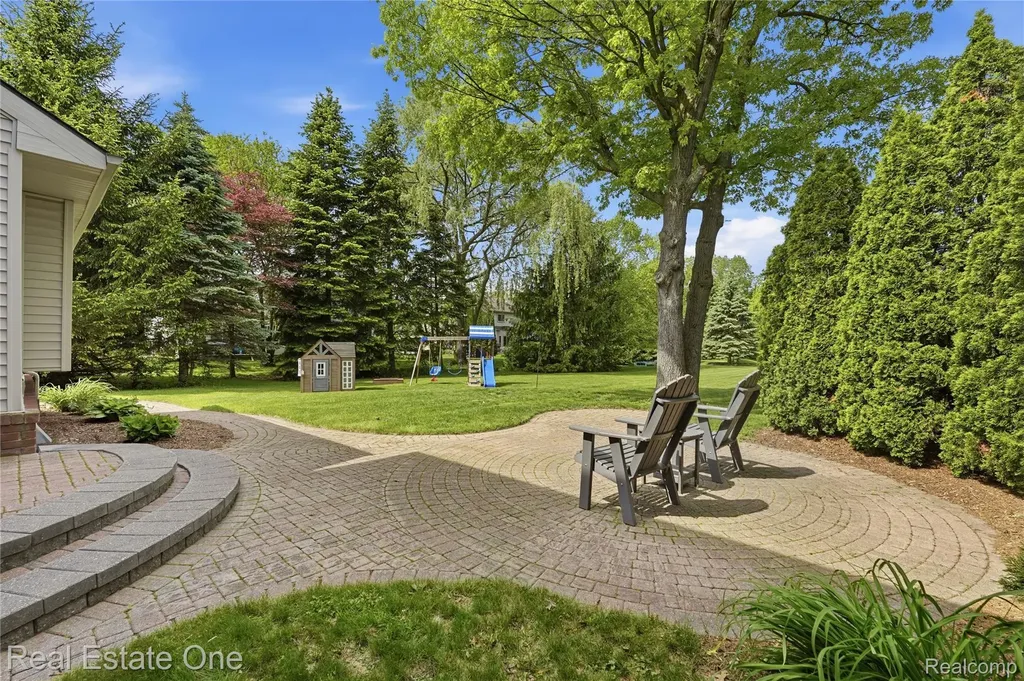 5097 Birkdale Drive Commerce Charter Township MI 48382