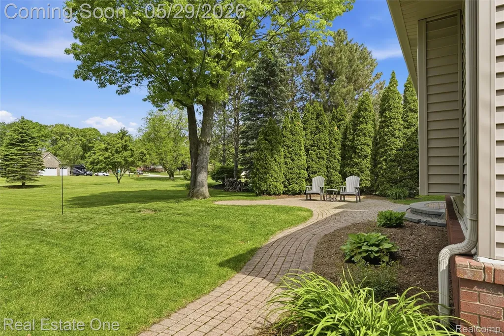 5097 Birkdale Drive Commerce Charter Township MI 48382