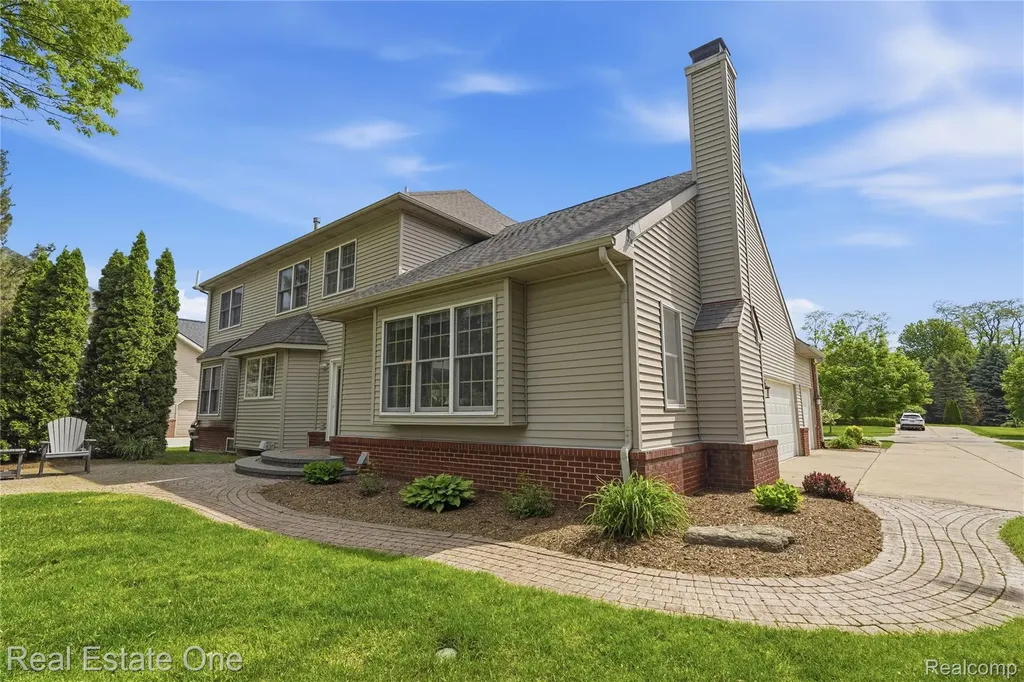 5097 Birkdale Drive Commerce Charter Township MI 48382