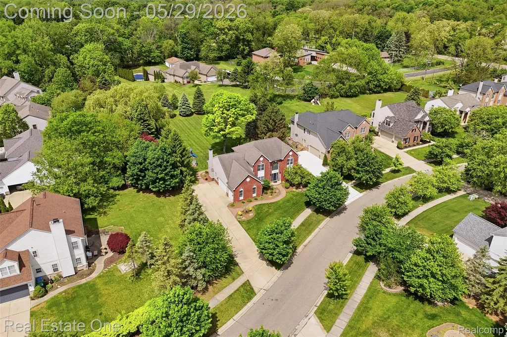 5097 Birkdale Drive Commerce Charter Township MI 48382
