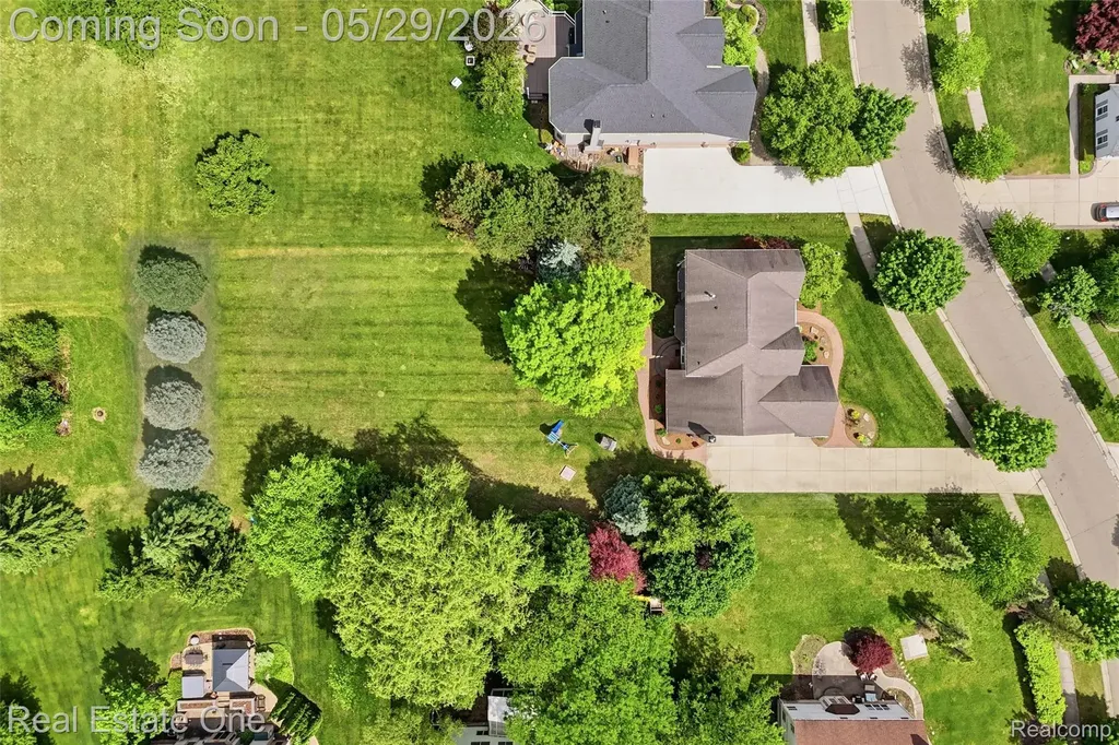 5097 Birkdale Drive Commerce Charter Township MI 48382