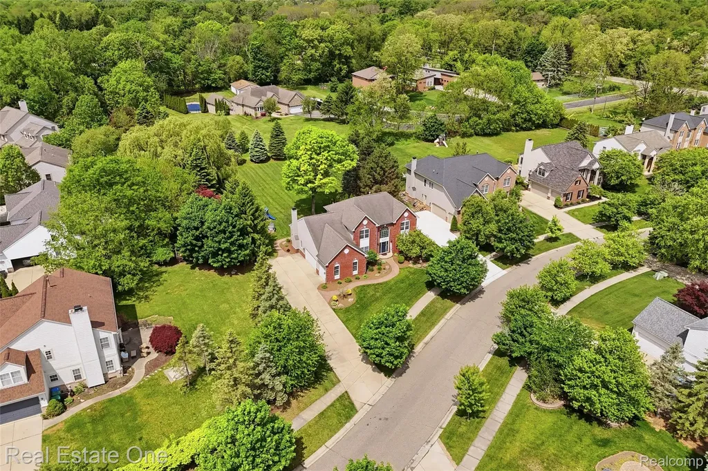 5097 Birkdale Drive Commerce Charter Township MI 48382