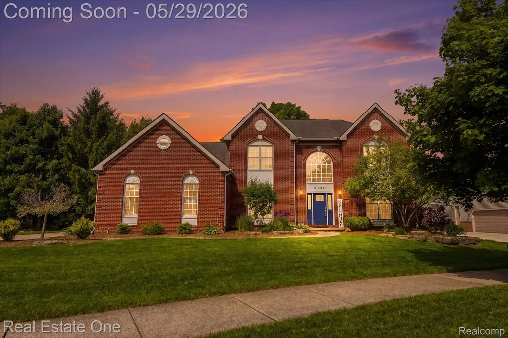 5097 Birkdale Drive Commerce Charter Township MI 48382