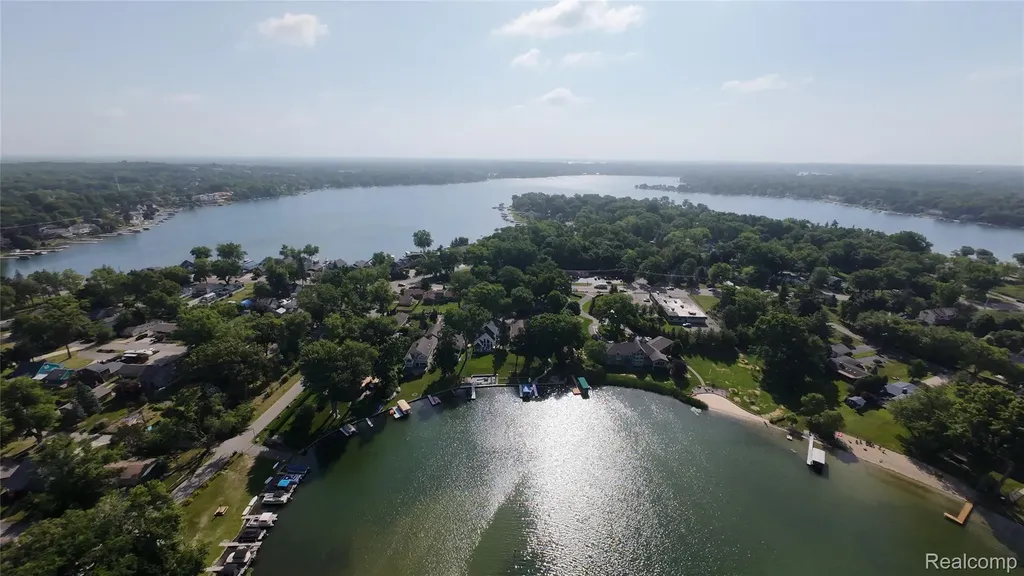 1946 Union Lake Road Commerce Charter Township MI 48382
