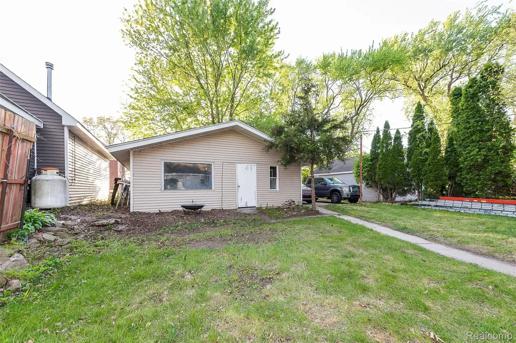 1946 Union Lake Road Commerce Charter Township MI 48382