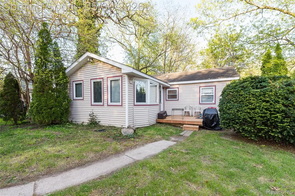 1946 Union Lake Road Commerce Charter Township MI 48382
