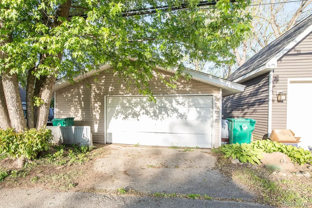 1946 Union Lake Road Commerce Charter Township MI 48382