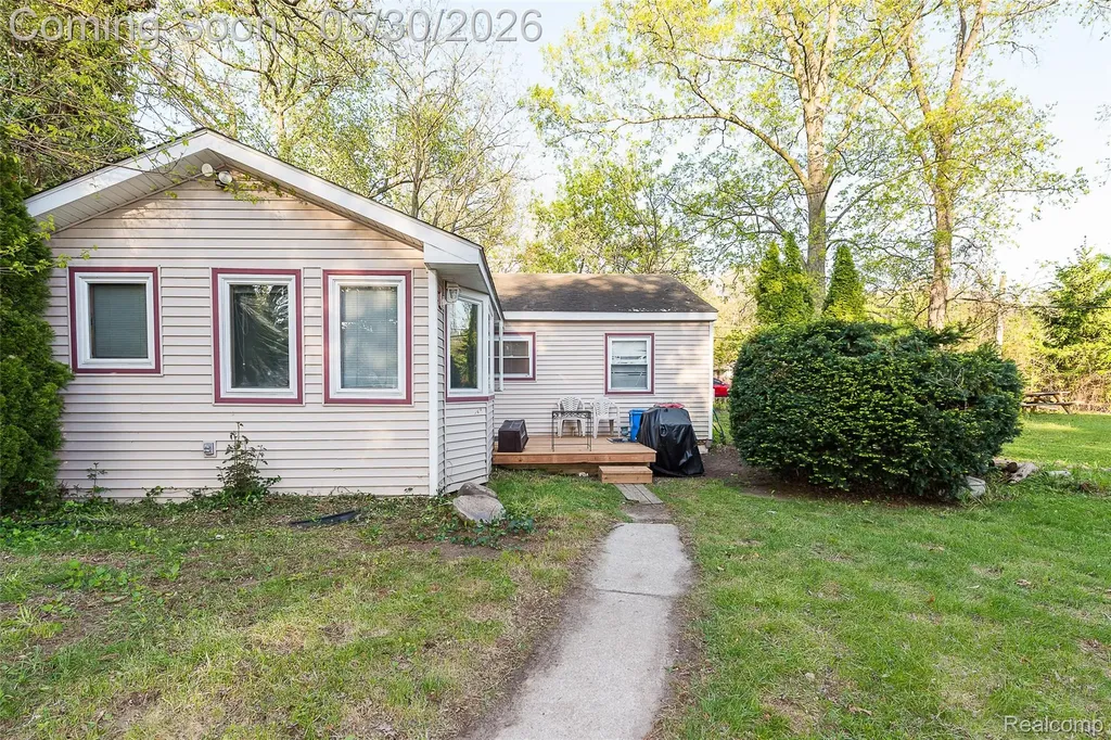 1946 Union Lake Road Commerce Charter Township MI 48382