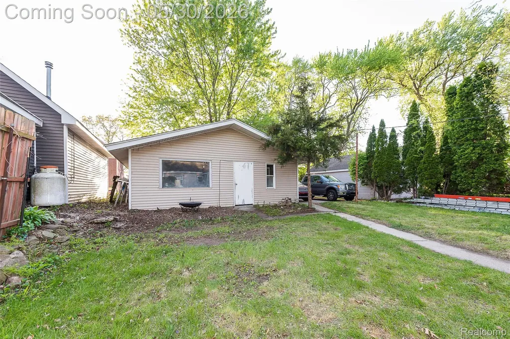 1946 Union Lake Road Commerce Charter Township MI 48382